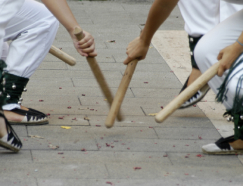 Ball de Bastons al IE Tres Fonts